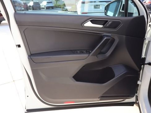 Used 2021 Volkswagen Tiguan SE w/ Panoramic Sunroof Package FWD image 25