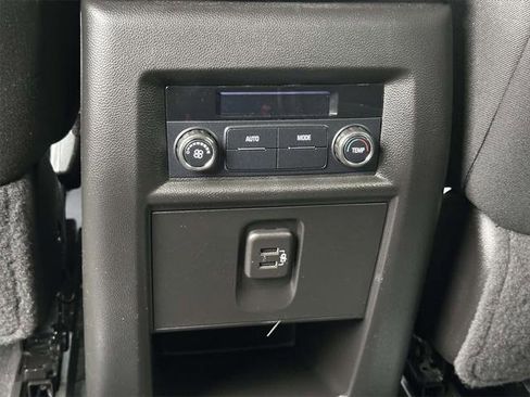 Used 2021 Chevrolet Traverse LT image 18