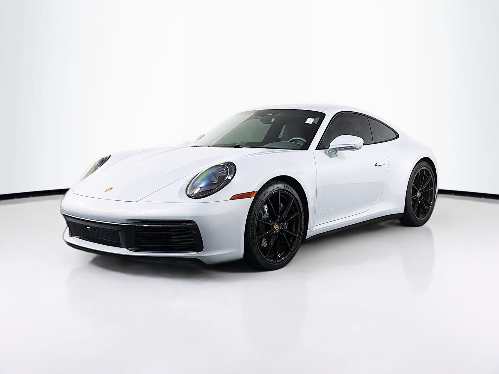 Used 2024 Porsche 911 Carrera RWD image 3