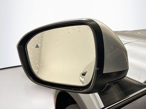 Used 2024 Mitsubishi Outlander SE image 16