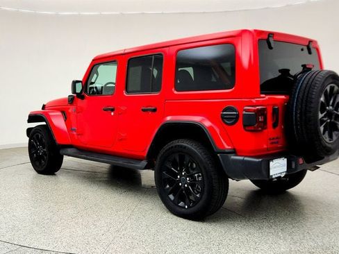 Used 2025 Jeep Wrangler Unlimited Sahara AWD/4WD image 7