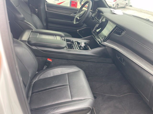 Used 2024 Jeep Wagoneer Series II w/ Premium Group I RWD image 5