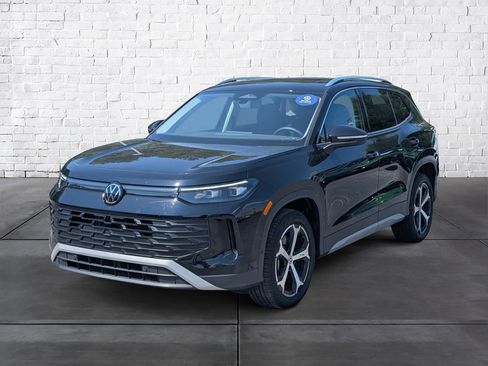 Certified 2025 Volkswagen Tiguan SE w/ Panoramic Sunroof Package AWD/4WD image 4