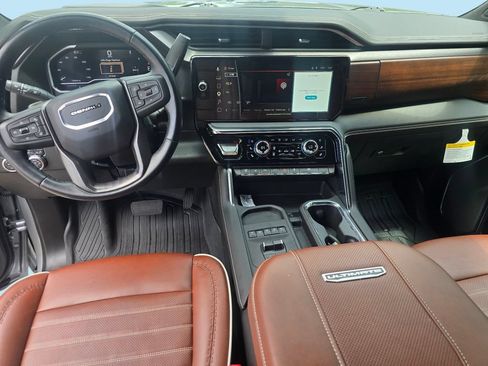 Used 2025 GMC Sierra 3500 Denali Ultimate AWD/4WD image 19