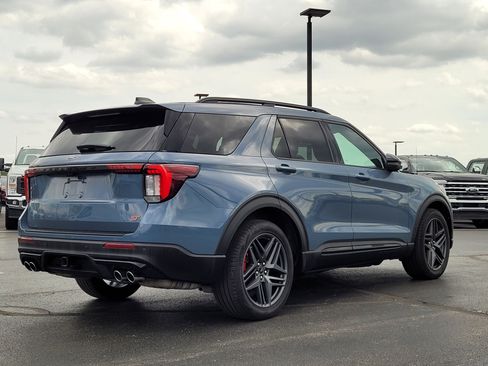 Used 2025 Ford Explorer ST image 4