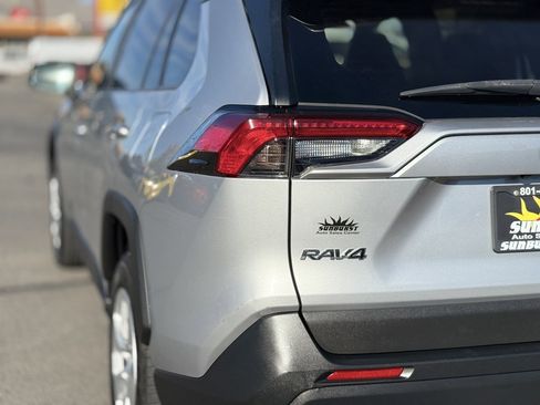 Used 2019 Toyota RAV4 LE image 12