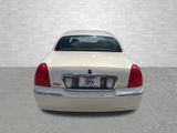 Used 2007 Lincoln Town Car Signature Limited image 3