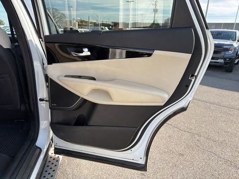 Used 2017 Kia Sorento SX image 19
