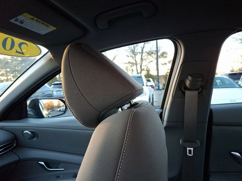 Certified 2023 Hyundai Elantra SEL image 17