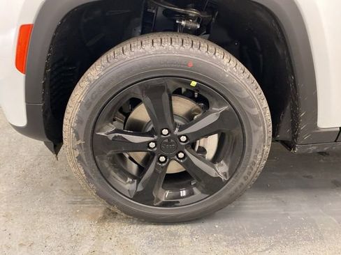 New 2026 Jeep Grand Cherokee L Limited AWD/4WD image 30