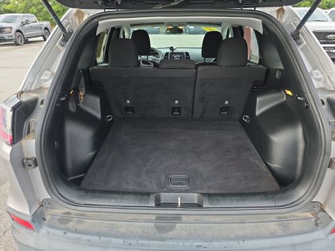 Used 2019 Jeep Cherokee Latitude w/ Popular Appearance Group FWD image 30