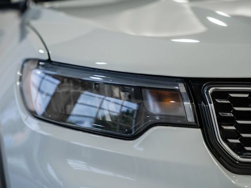 Certified 2025 Jeep Compass Limited AWD/4WD image 12