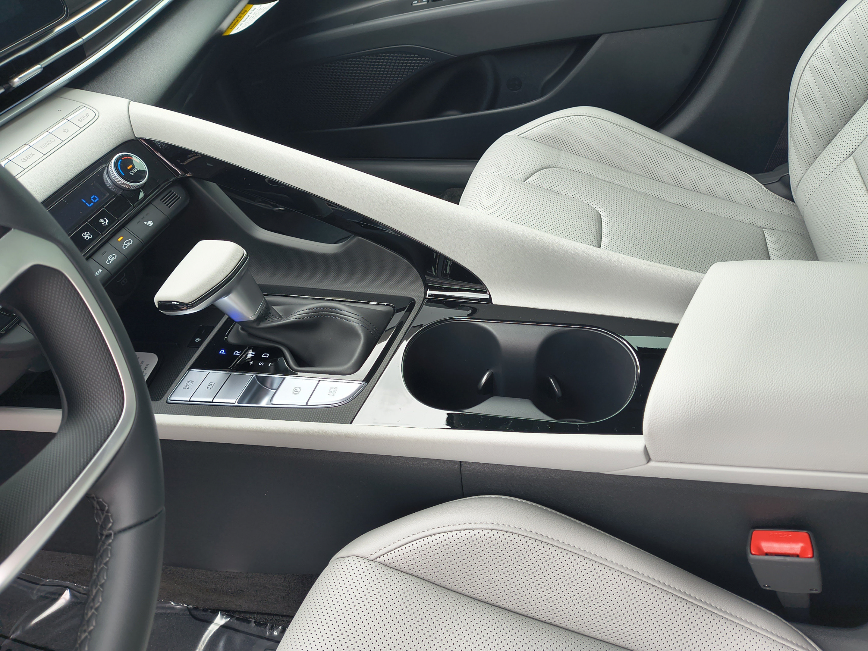 New 2026 Hyundai Elantra Limited FWD image 20
