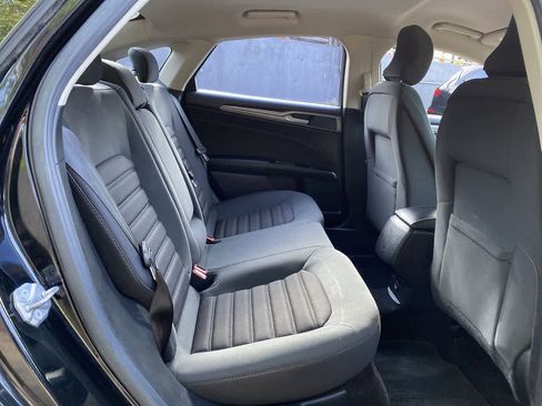 Used 2017 Ford Fusion SE FWD image 19