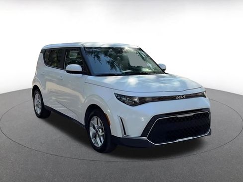 Used 2025 Kia Soul LX w/ LX Technology Package image 3