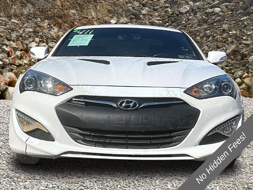 Used 2016 Hyundai Genesis 3.8 RWD image 2