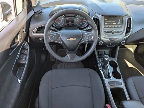 Used 2018 Chevrolet Cruze LT FWD image 26