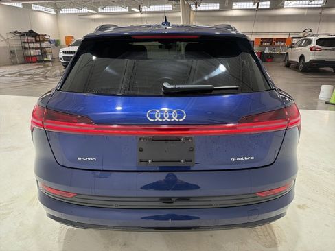 Used 2022 Audi e-tron Premium w/ Convenience Plus Package image 7