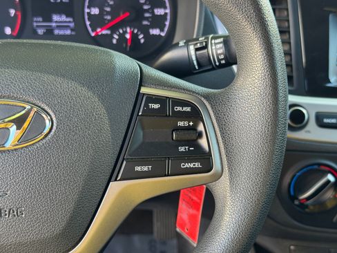 Used 2020 Hyundai Accent SE image 29