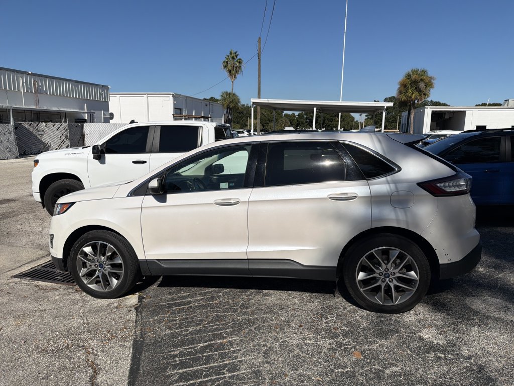 Used 2017 Ford Edge Titanium w/ Equipment Group 302A AWD/4WD image 7