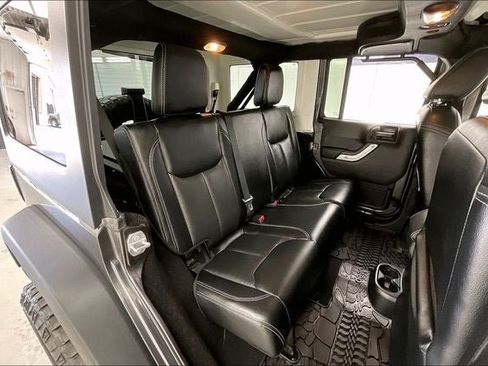 Used 2016 Jeep Wrangler Unlimited Rubicon AWD/4WD image 17