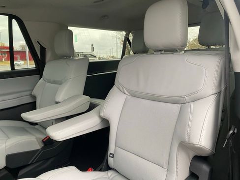 New 2026 Ford Expedition Max Platinum w/ Driver's Package image 29