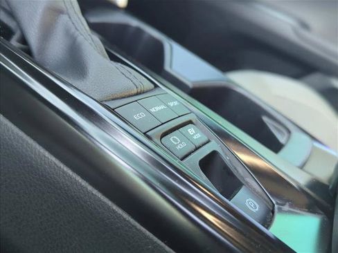 Used 2025 Toyota Camry SE w/ Convenience Package FWD image 23