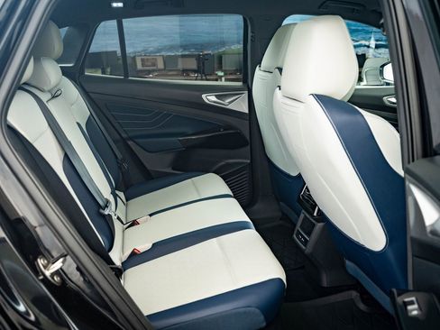 Used 2024 Volkswagen ID.4 S image 33