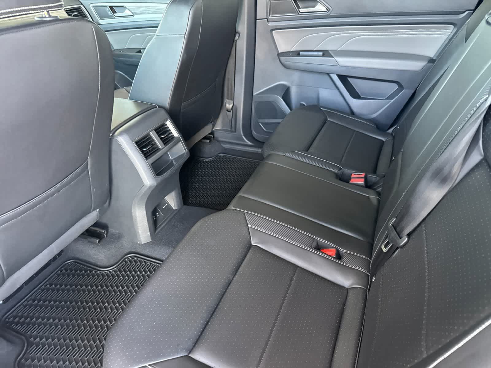 Used 2023 Volkswagen Atlas Cross Sport SE FWD image 4
