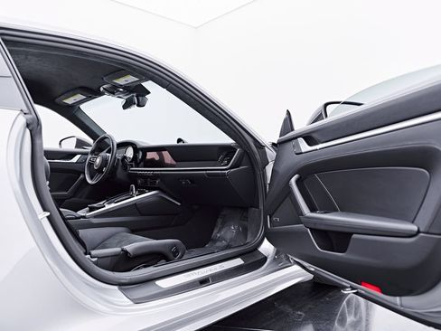 Used 2025 Porsche 911 Turbo S AWD/4WD image 38