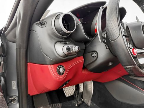 Used 2019 Ferrari Portofino RWD image 19