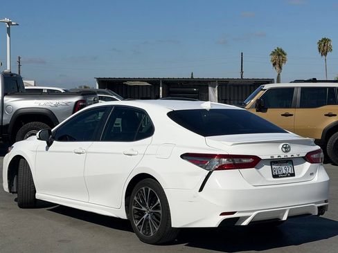 Used 2019 Toyota Camry SE w/ Carpet Mat Package FWD image 3