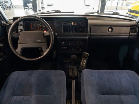 Used 1989 Volvo 240 DL RWD image 9