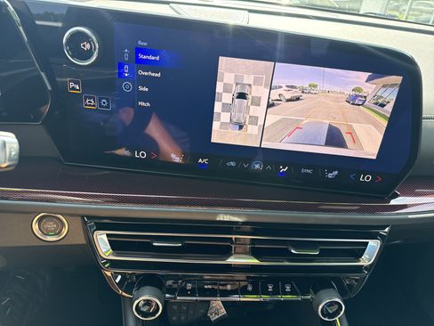 Used 2025 Chevrolet Traverse Z71 w/ Enhanced Driving Package AWD/4WD image 19