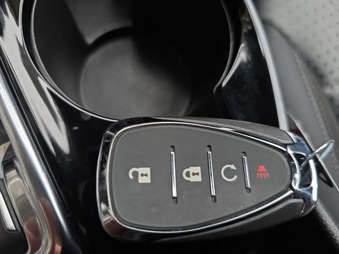 Used 2025 Chevrolet Trax LT w/ LT Convenience Package image 28