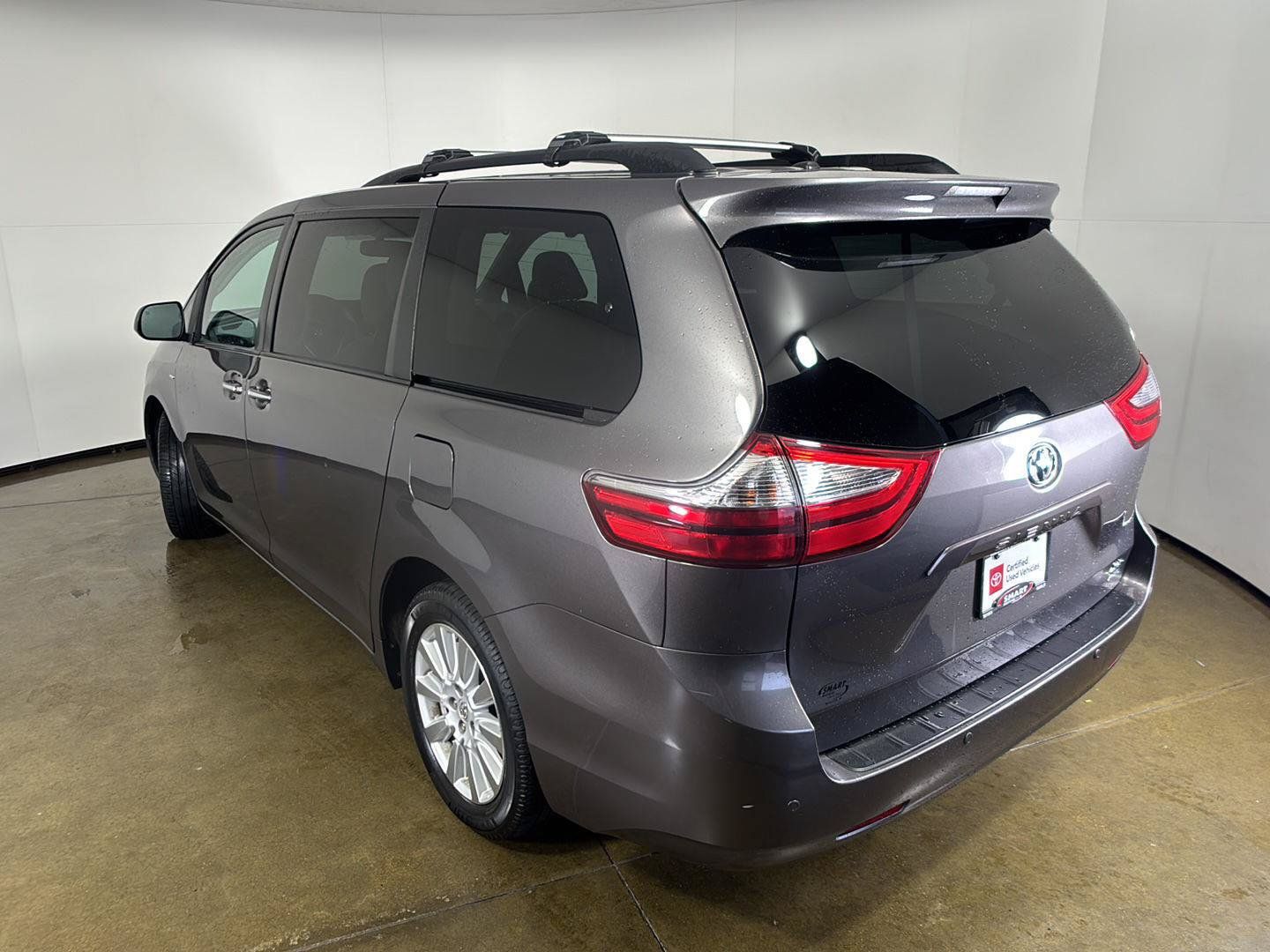 Used 2017 Toyota Sienna XLE w/ XLE Navigation Package AWD/4WD image 12