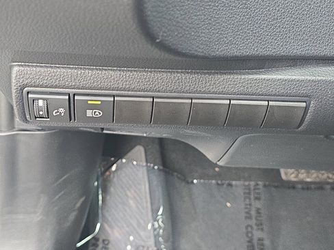Used 2025 Toyota Corolla SE image 32