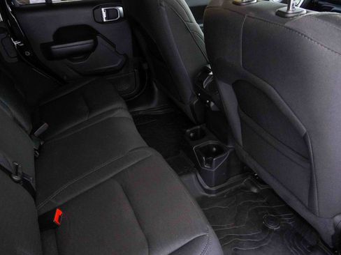 Used 2019 Jeep Wrangler Unlimited Sport S image 32