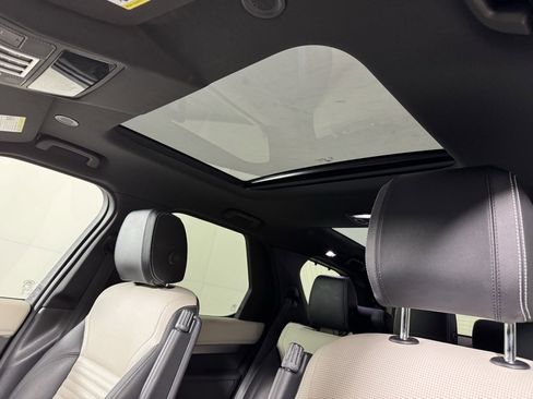 Used 2021 Land Rover Discovery S R-Dynamic image 27