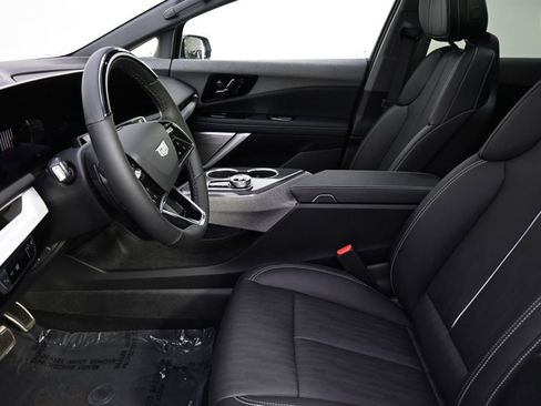 New 2025 Cadillac Optiq Sport 2 w/ LPO, ONYX Package image 13