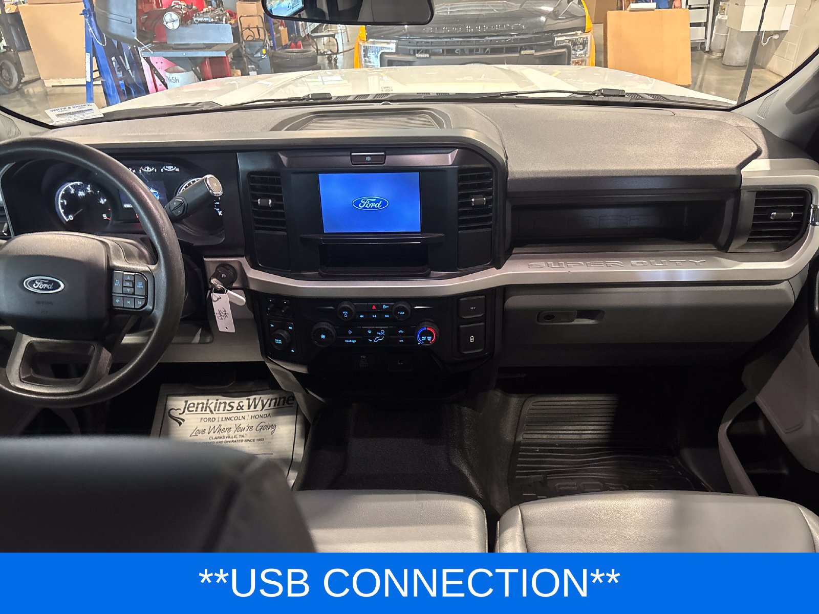 Used 2025 Ford F550 4x4 Crew Cab Super Duty w/ XL Chrome Package image 8