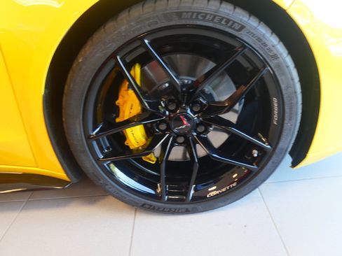 Used 2025 Chevrolet Corvette Z06 w/ Stealth Interior Trim Package RWD image 5