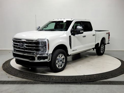 New 2026 Ford F250 Lariat w/ Chrome Package image 3