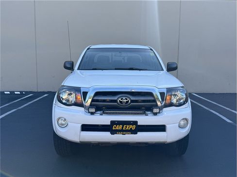 Used 2010 Toyota Tacoma PreRunner RWD image 2