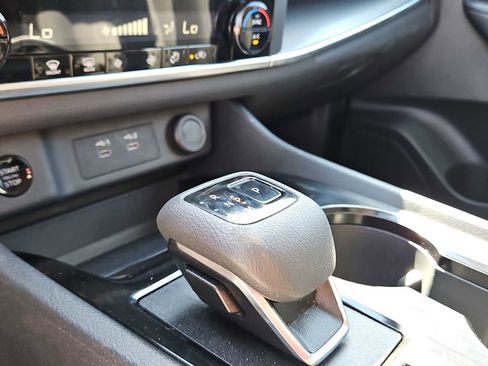 Used 2025 Nissan Rogue SV FWD image 21