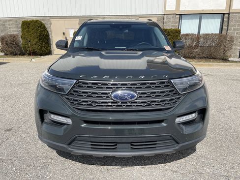 Used 2022 Ford Explorer XLT w/ Equipment Group 202A image 9
