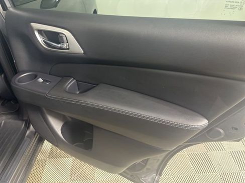 Used 2019 Nissan Pathfinder Platinum AWD/4WD image 15