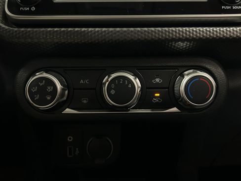 Used 2020 Nissan Kicks S FWD image 8