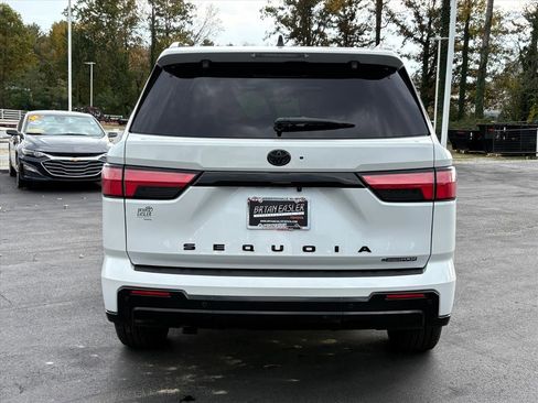 Used 2025 Toyota Sequoia Platinum image 28