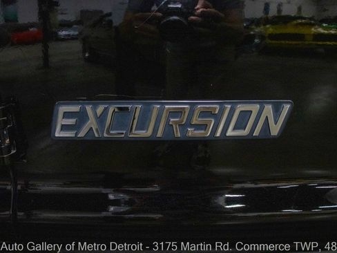 Used 2005 Ford Excursion XLT AWD/4WD image 40